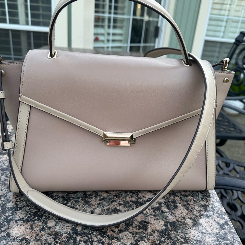 Elegant Taupe Leather Handbag with Crossbody Strap